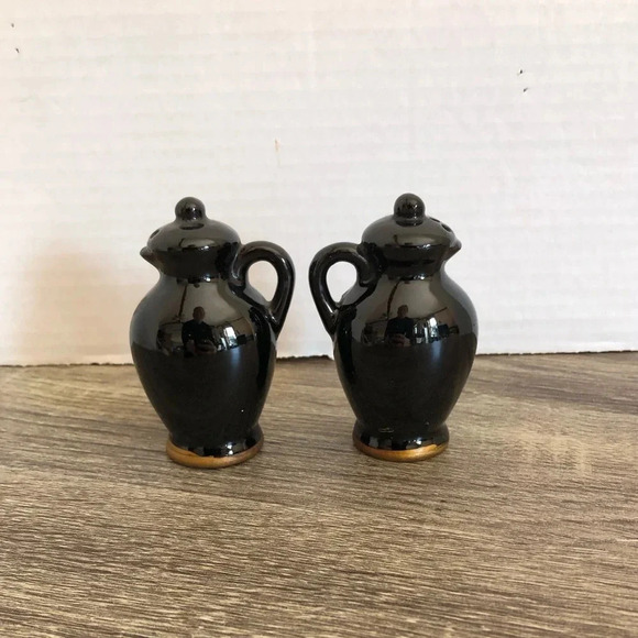 Vtg Novelty Salt and Pepper Shakers - Picture 6 of 12